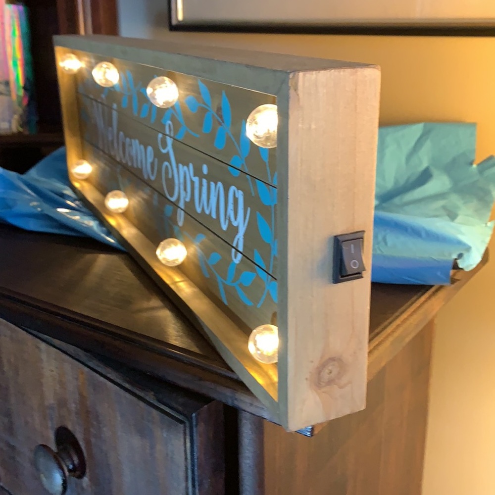 Welcome Spring Sign Lights Up - Picture 2 of 4